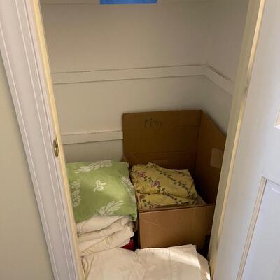 Lot 221 - Bedding