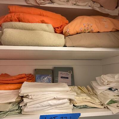 Lot 221 - Bedding