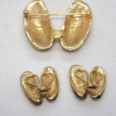 Scallop Shell Brooch & Matching Gold Tone Clip Earrings NAPIER 