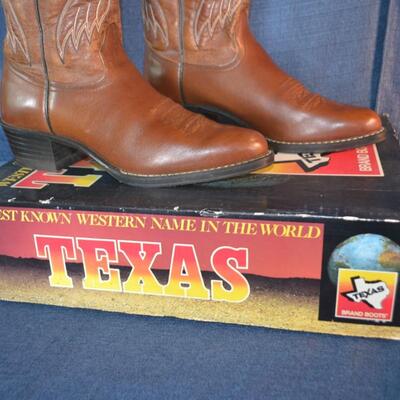 LOT 150 size 10 men's cowboy boots Texas brand
