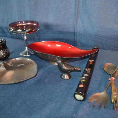 LOT 158. Variety of home Decor