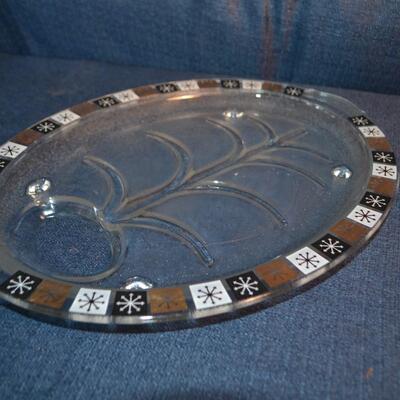 LOT 162. Platter and chip dish
