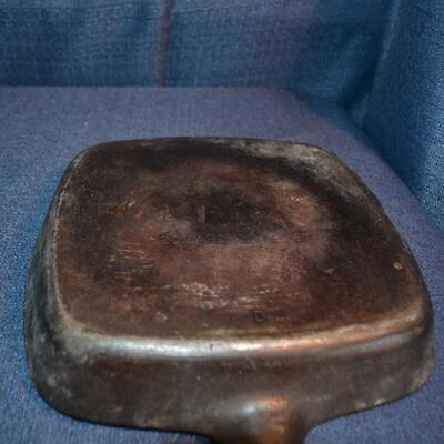 LOT 160 vintage cast-iron pans
