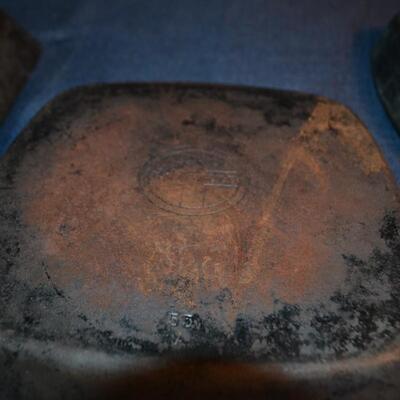 LOT 160 vintage cast-iron pans