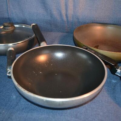 LOT 165 Variety of vintage pans