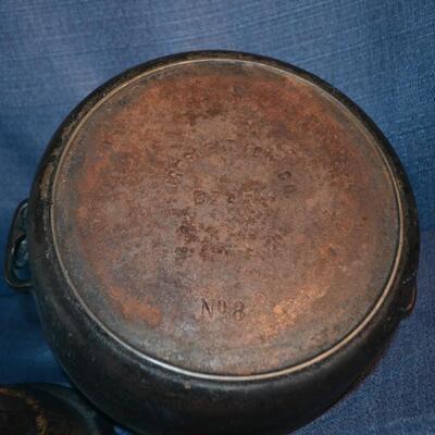 LOT 164 vintage cast-iron pan with lid