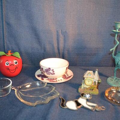 LOT 172 variety of home Decor
