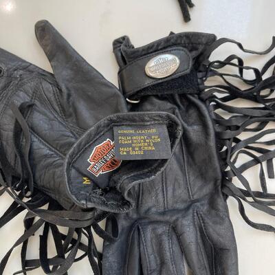 Lot 223 - Authentic Harley-Davidson Womans Jacket, Gloves and Purse