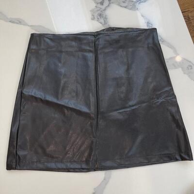 Lot 226 - Ladies Leather Clothing