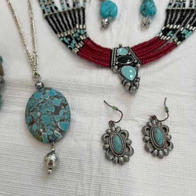 Lot 238 - Turquoise Jewelry