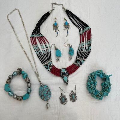 Lot 238 - Turquoise Jewelry