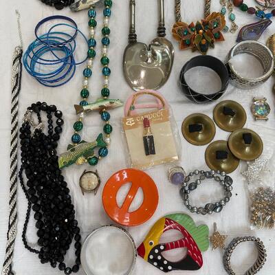 Lot 240 - Costume Jewelry 