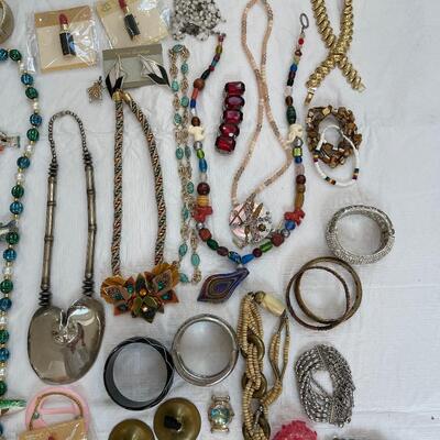 Lot 240 - Costume Jewelry 