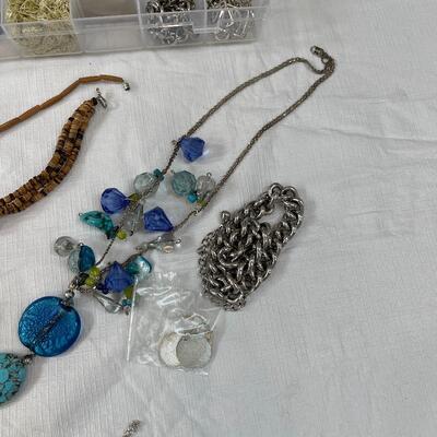 Lot 245 - Jewelry