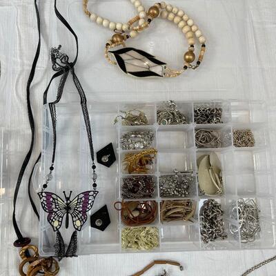 Lot 245 - Jewelry