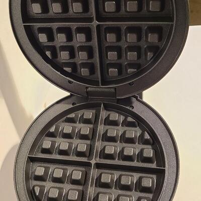 BELLA Rotating Waffle Maker -Item# 431