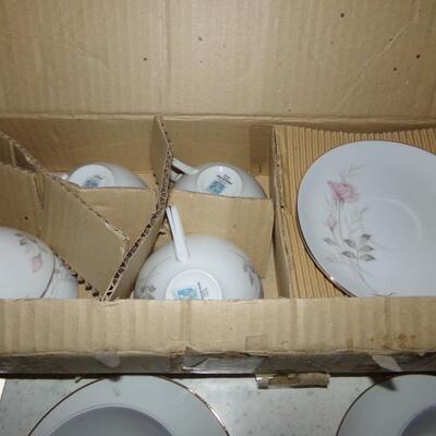 LOT 105  CAMELOT CHINA CUPS & SAUCERS