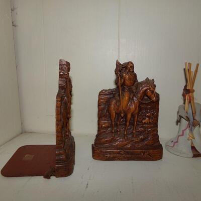 LOT 124  BOOKENDS
