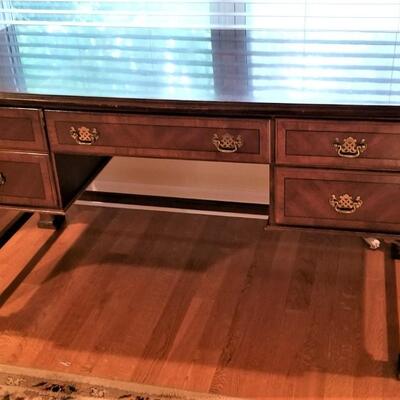 Lot #34  Pretty Kneehole Desk with great look!