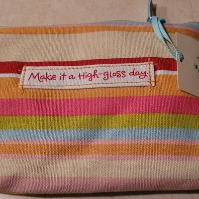 Lot 131: New Hallmark Canvas Bags x 2 