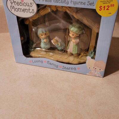 Lot 132: New in Box PRECIOUS MOMENTS Nativity Scene