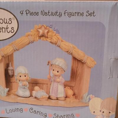 Lot 132: New in Box PRECIOUS MOMENTS Nativity Scene