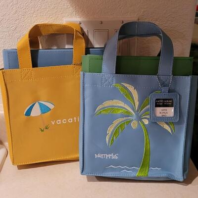Lot 134: New Hallmark Vacation Tote Bags x 2