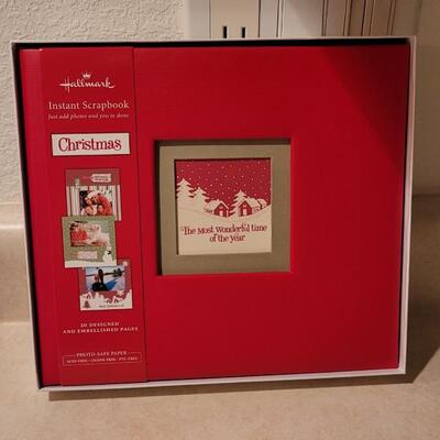 Lot 138: New Hallmark Christmas Instant Scrpabook 