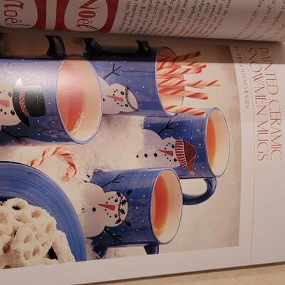 Lot 139: Assorted NEW Hallmark Holiday Collectibles - Books + Magnets