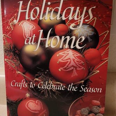 Lot 139: Assorted NEW Hallmark Holiday Collectibles - Books + Magnets