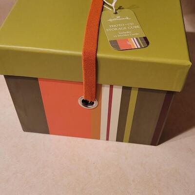Lot 141: New Hallmark PHOTO CD Storage Cube