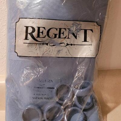 Lot 158: Vintage New REGENT Tablecloth w/ Napkin Holders 
