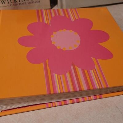 Lot 162: Assorted NEW Hallmark Books - Photo Albums, Blank Journal + THE PRAYER OF JABEZ  