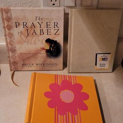 Lot 162: Assorted NEW Hallmark Books - Photo Albums, Blank Journal + THE PRAYER OF JABEZ  