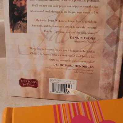 Lot 162: Assorted NEW Hallmark Books - Photo Albums, Blank Journal + THE PRAYER OF JABEZ  