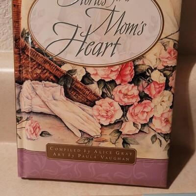 Lot 163: Assorted NEW HALLMARK Books + Gift Set 