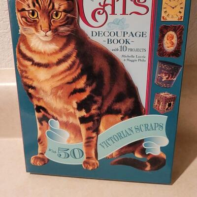 Lot 171: New Coloring, Decoupage + CD 