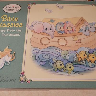 Lot 172: Assorted NEW Coloring Books  + Christmas Cats