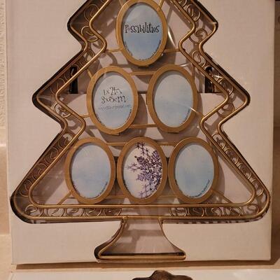 Lot 174: New Christmas Tree Theme Photo Frames (1x2 Oval Style)