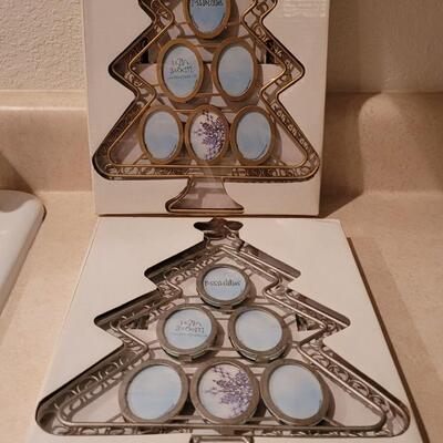 Lot 174: New Christmas Tree Theme Photo Frames (1x2 Oval Style)