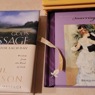 Lot 176: Assorted NEW Hallmark Books / Collectibles 