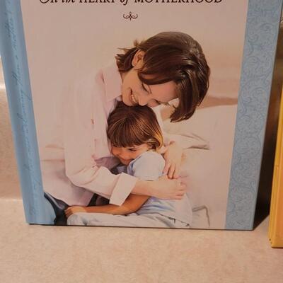 Lot 176: Assorted NEW Hallmark Books / Collectibles 