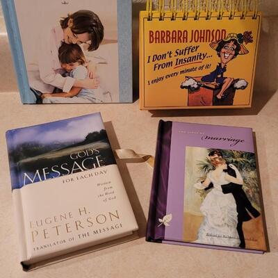 Lot 176: Assorted NEW Hallmark Books / Collectibles 