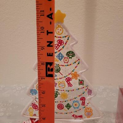 Lot 184: Light Up Christmas Tree Decor and Matching Salt & Pepper Shakers 