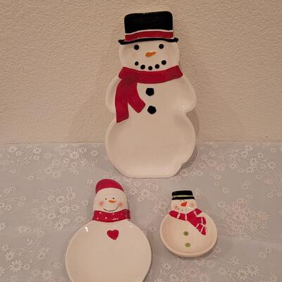 Lot 185: Snowman Plates and Spoon Rest