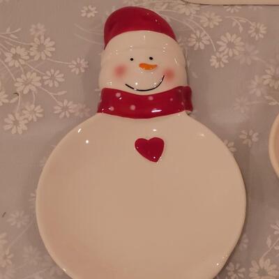 Lot 185: Snowman Plates and Spoon Rest
