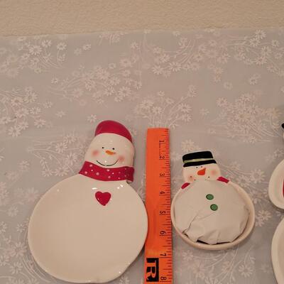 Lot 185: Snowman Plates and Spoon Rest