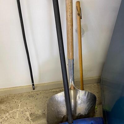 930-Snow Shovels & Snow Removal Brush