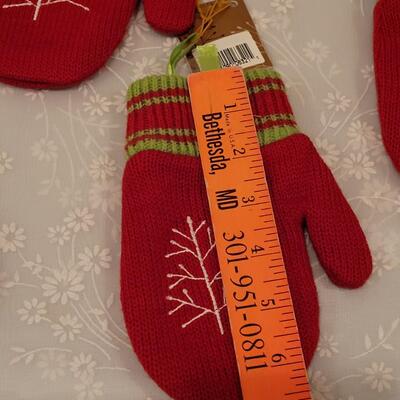 Lot 187: Godiva Decorative Mittens 