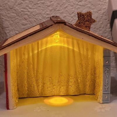 Lot 189: Christmas Small Plates, Ornaments and Tree Box